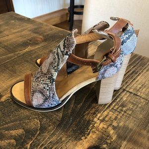 Snakeprint muk luks mule sandals